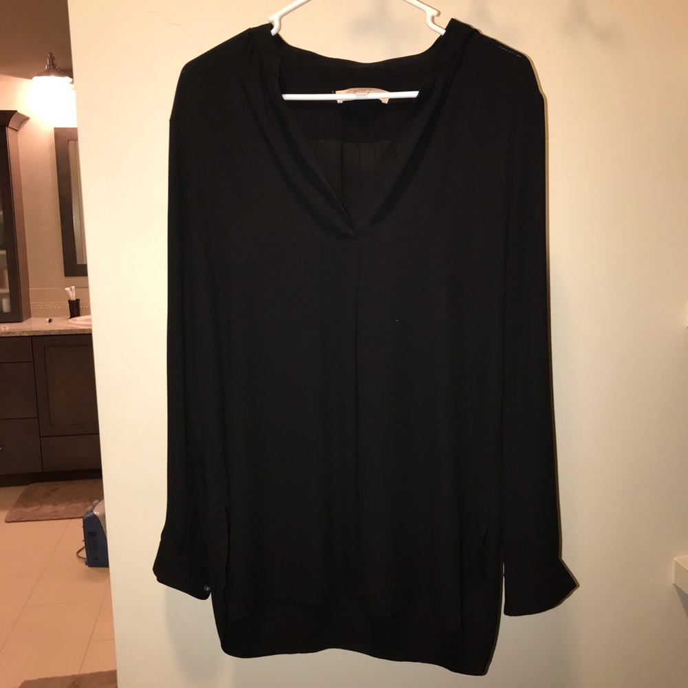 🎉HP 4/22🎉 Loft black silky blouse